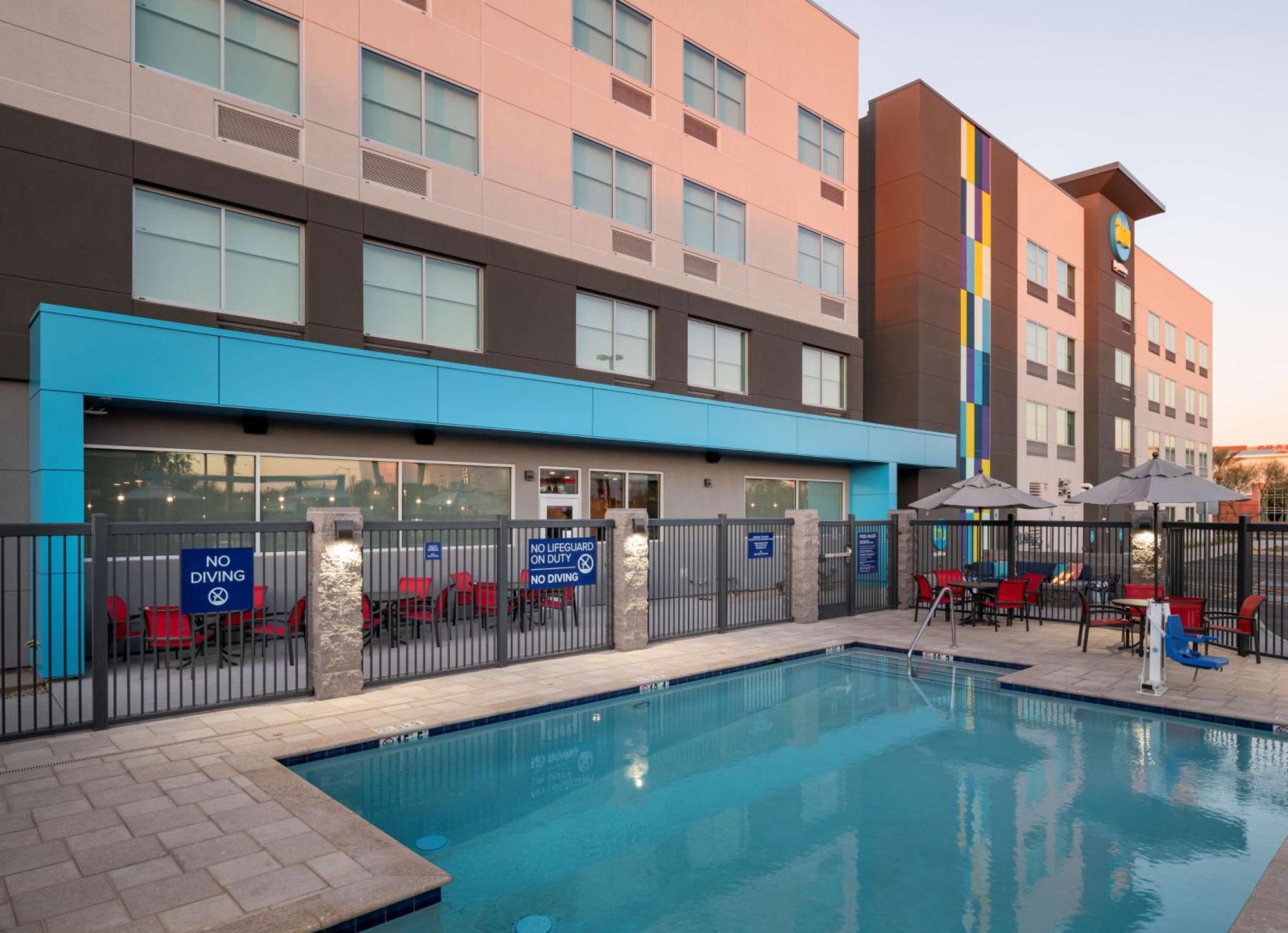 Tru By Hilton Phoenix Glendale Westgate المظهر الخارجي الصورة